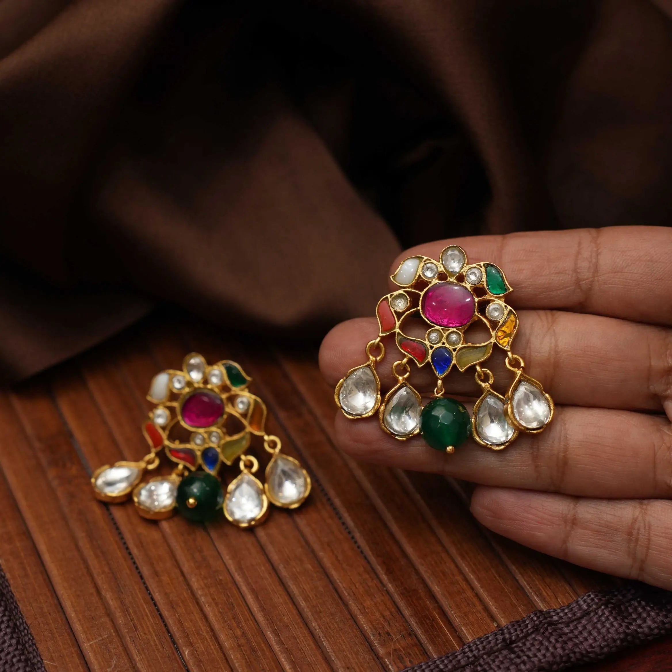 Mega Polki Ear Stud - Parna