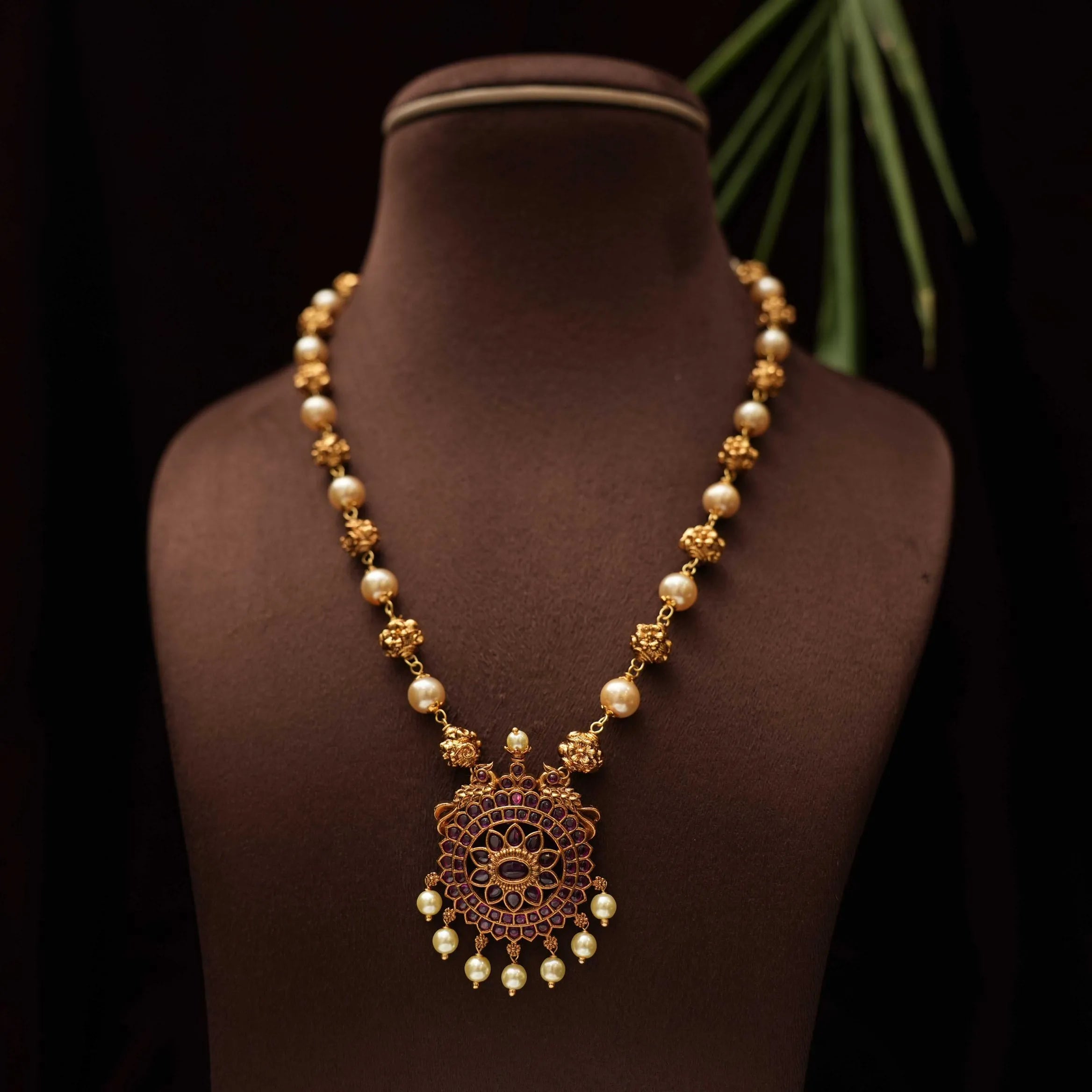 Pavirna Antique Necklace