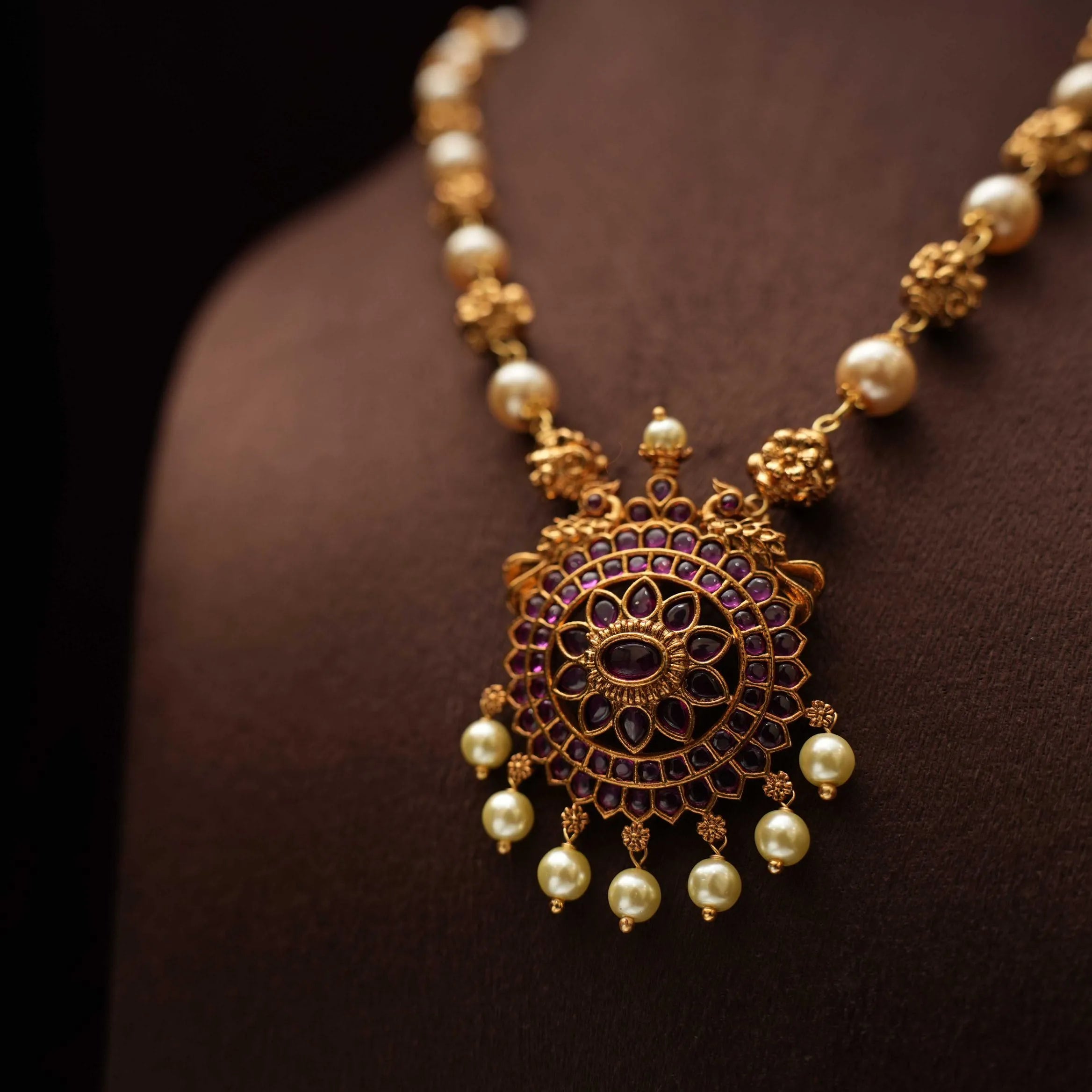 Pavirna Antique Necklace