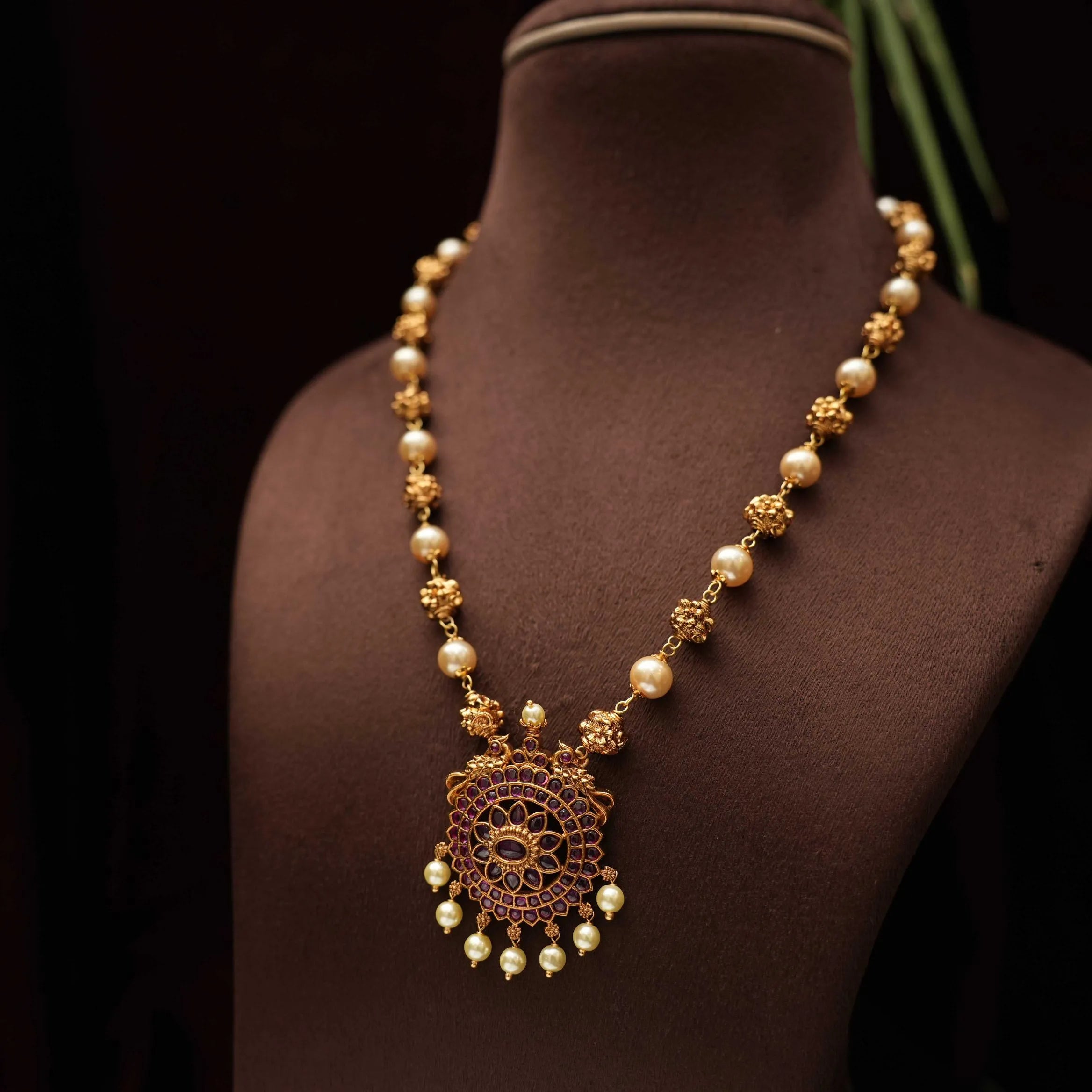 Pavirna Antique Necklace