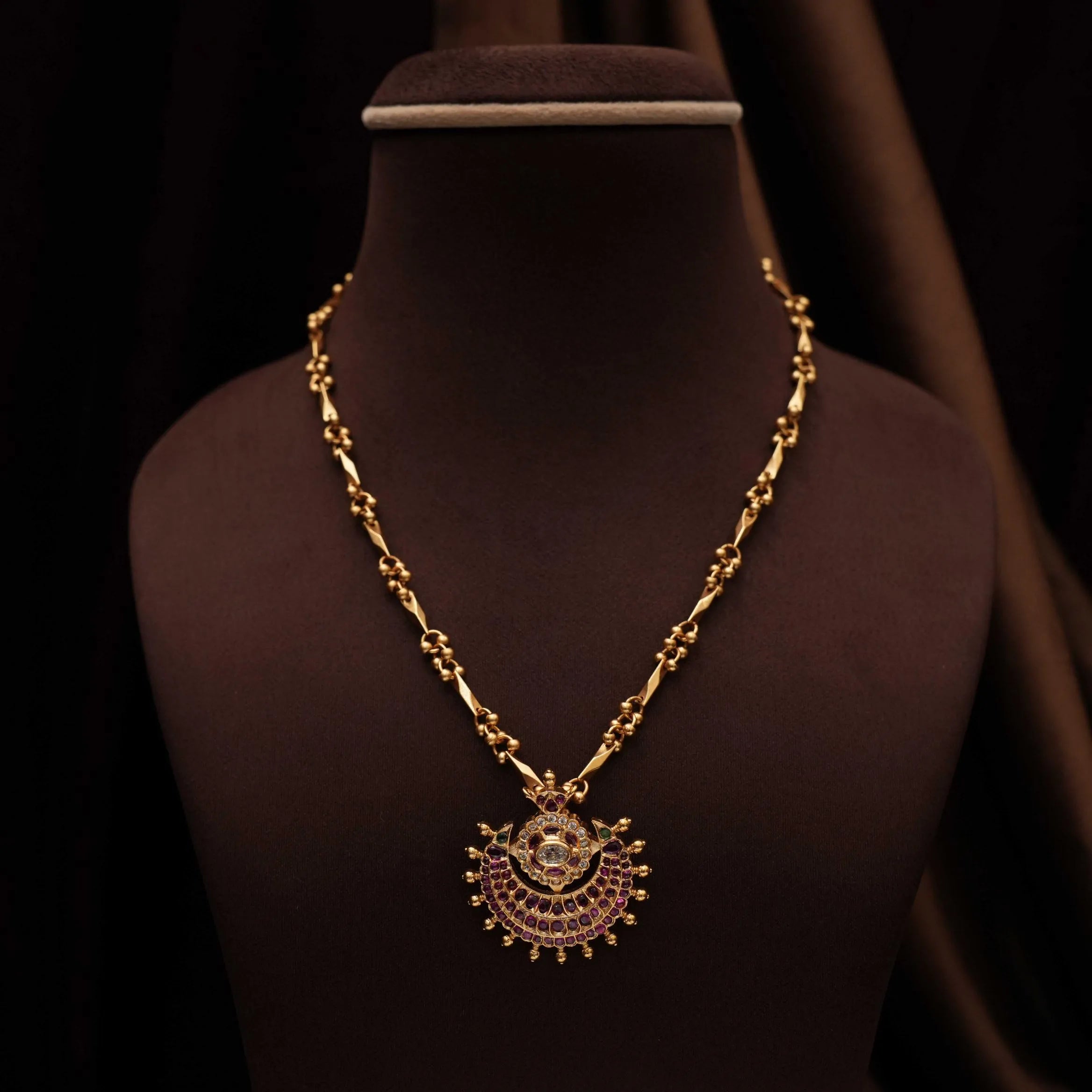 Reyansh Antique Necklace - Red