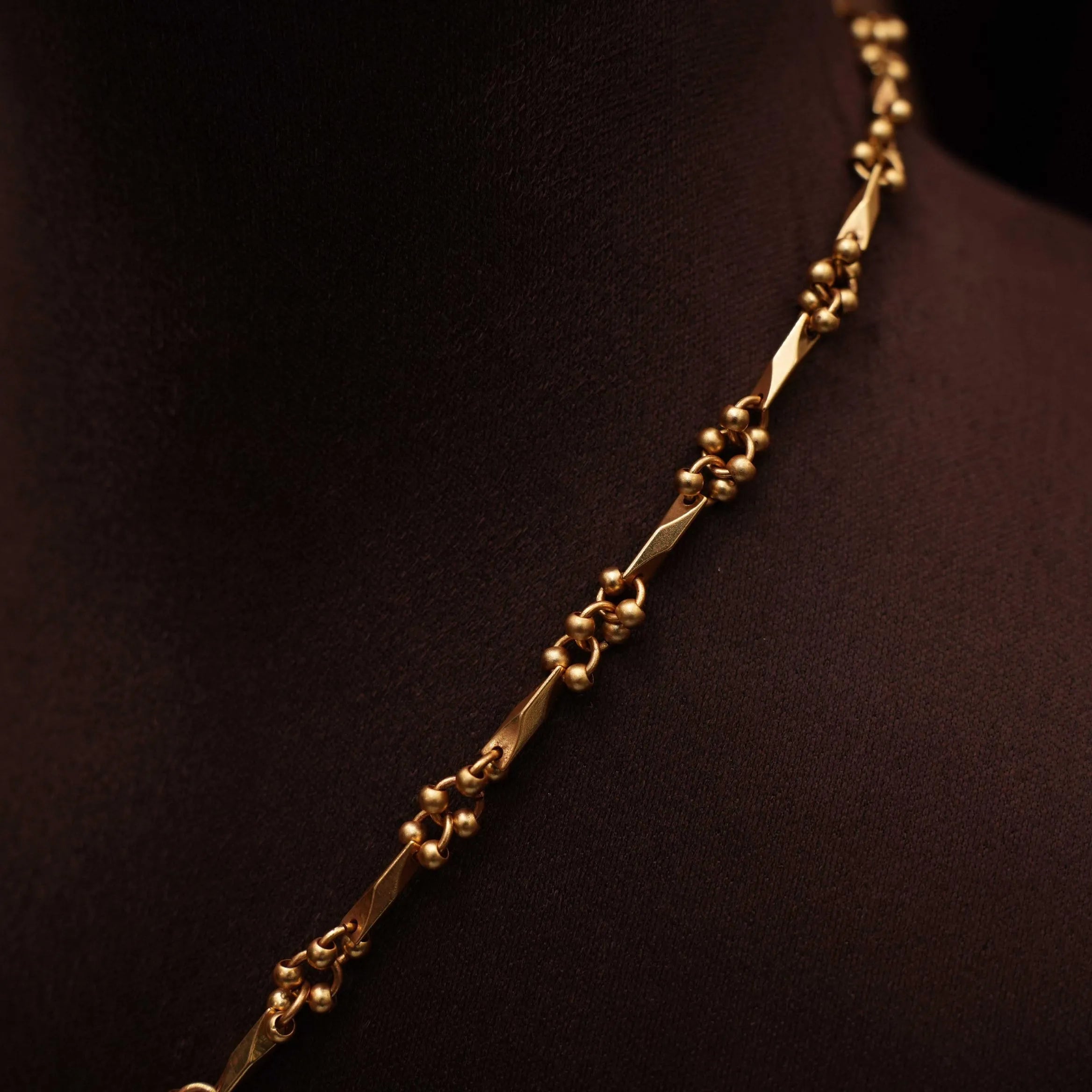 Reyansh Antique Necklace - Red