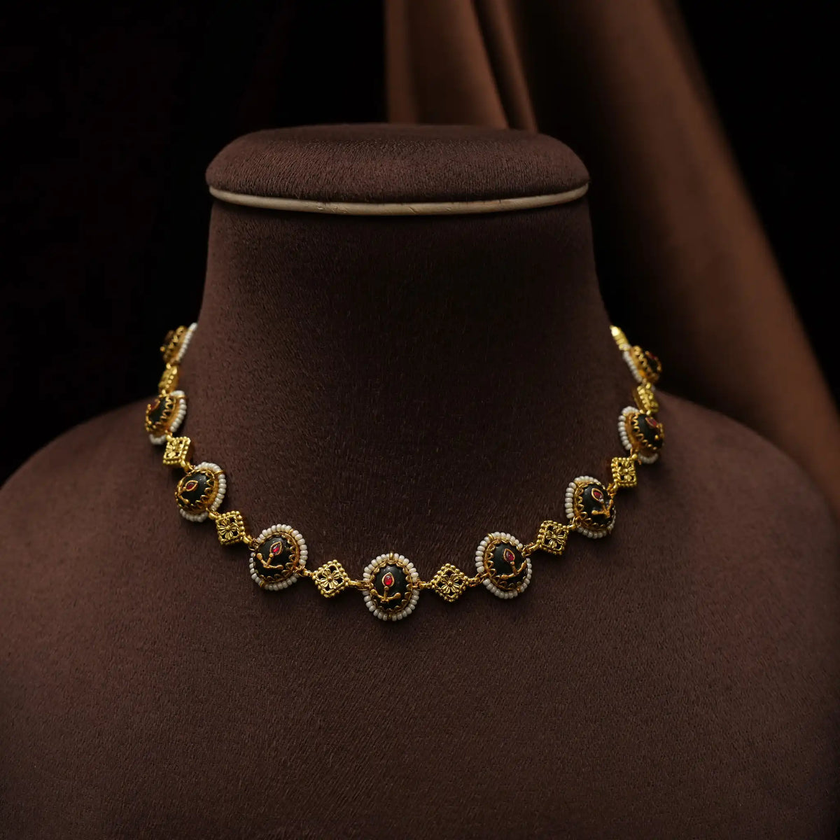 Apeshka Polki Choker - Fanitha