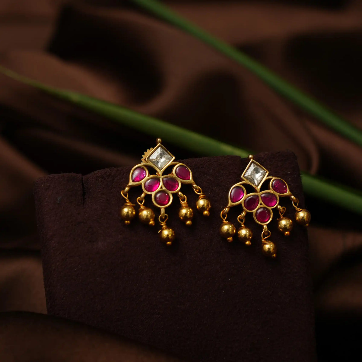 Sirisha Antique Ear Stud - Red & White