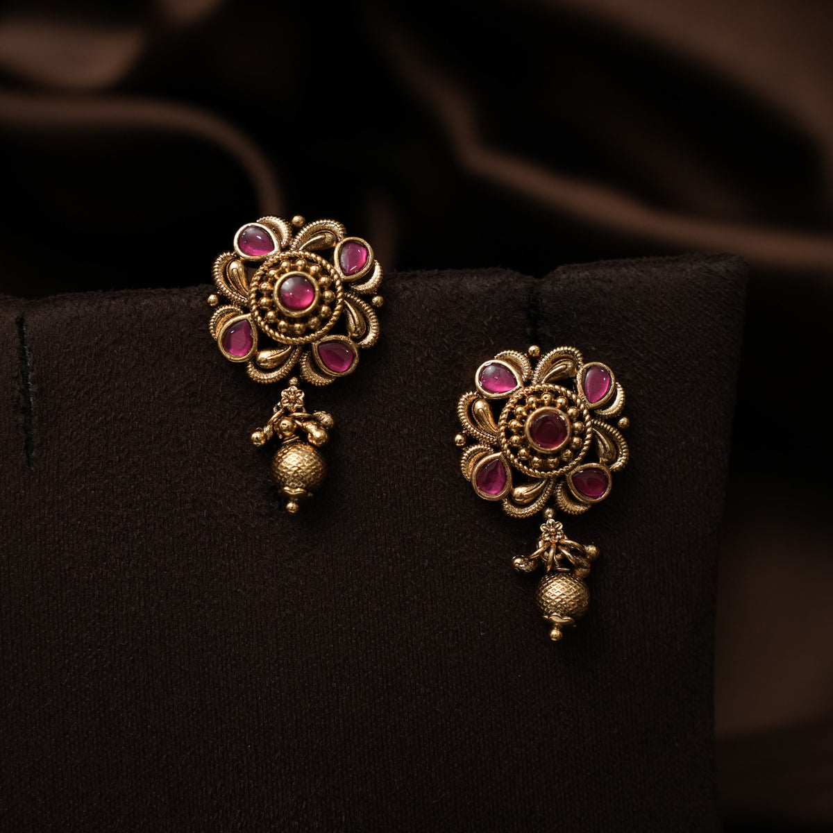 Sanjana Antique Ear Stud - Red