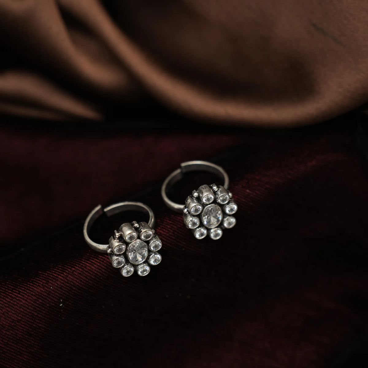 Vasundhara Silver Toe Ring - White