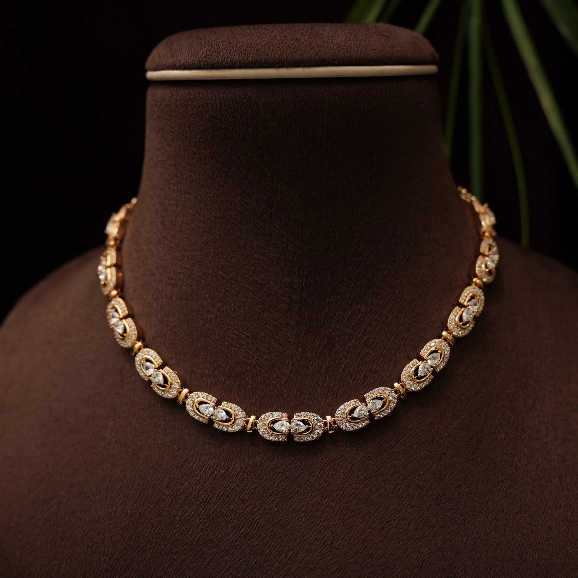 Saisa Zircon Necklace