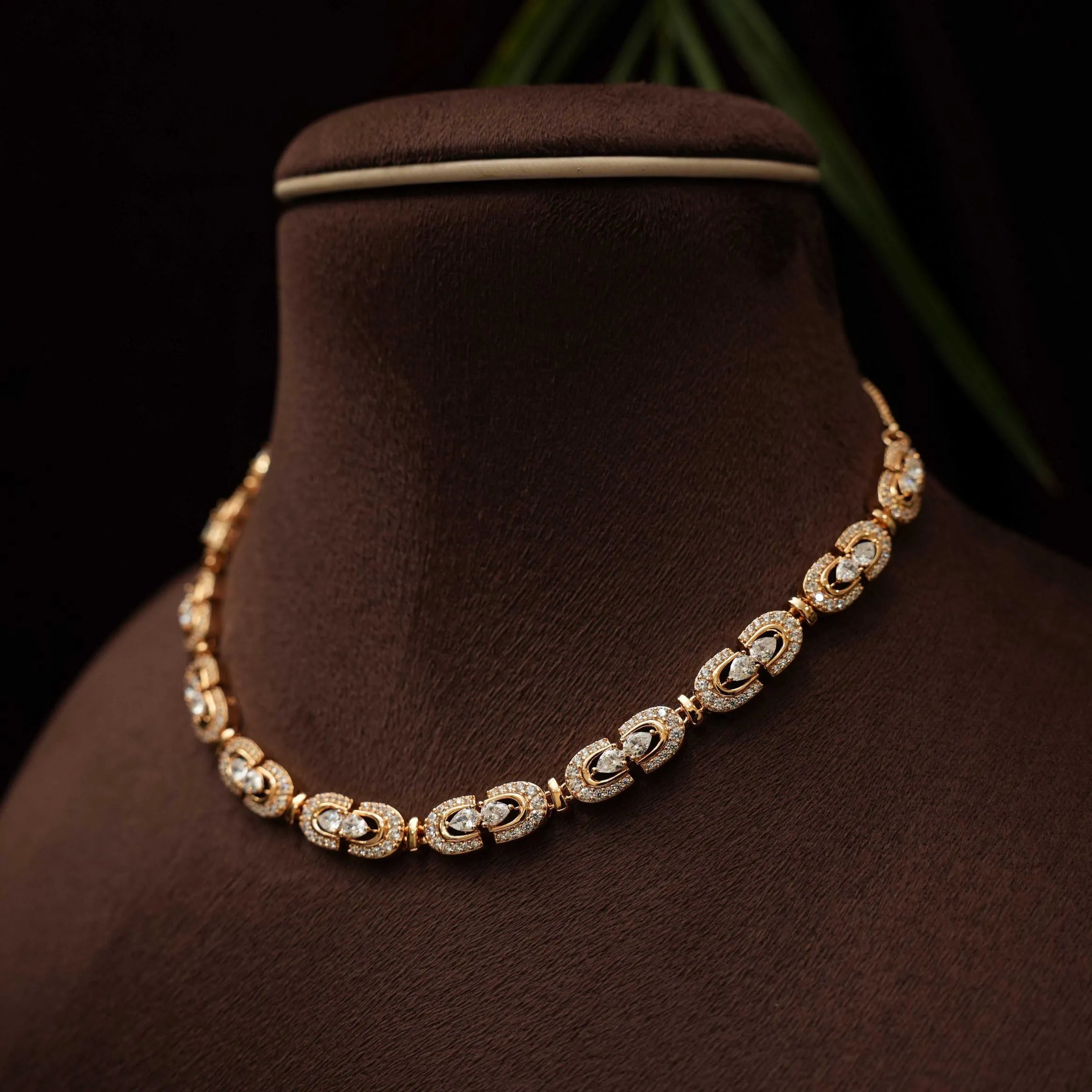 Saisa Zircon Necklace