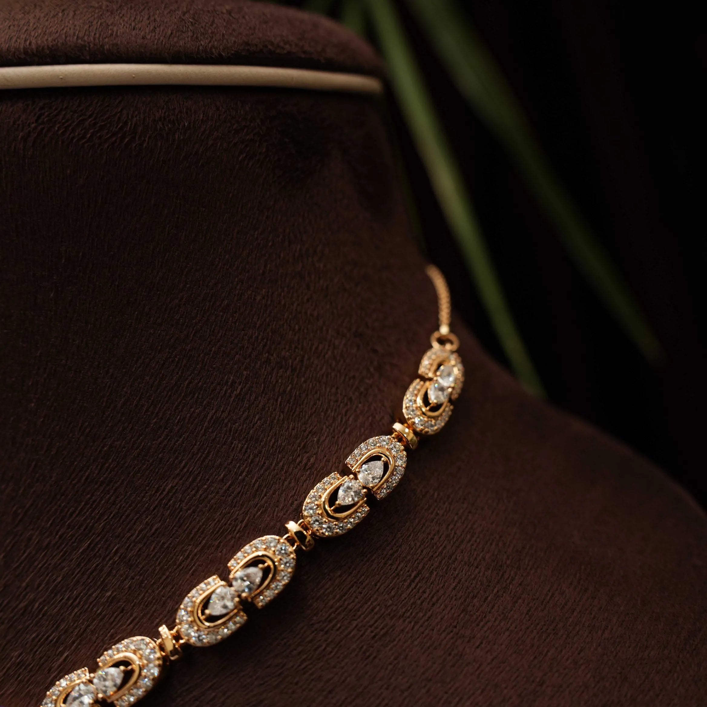 Saisa Zircon Necklace