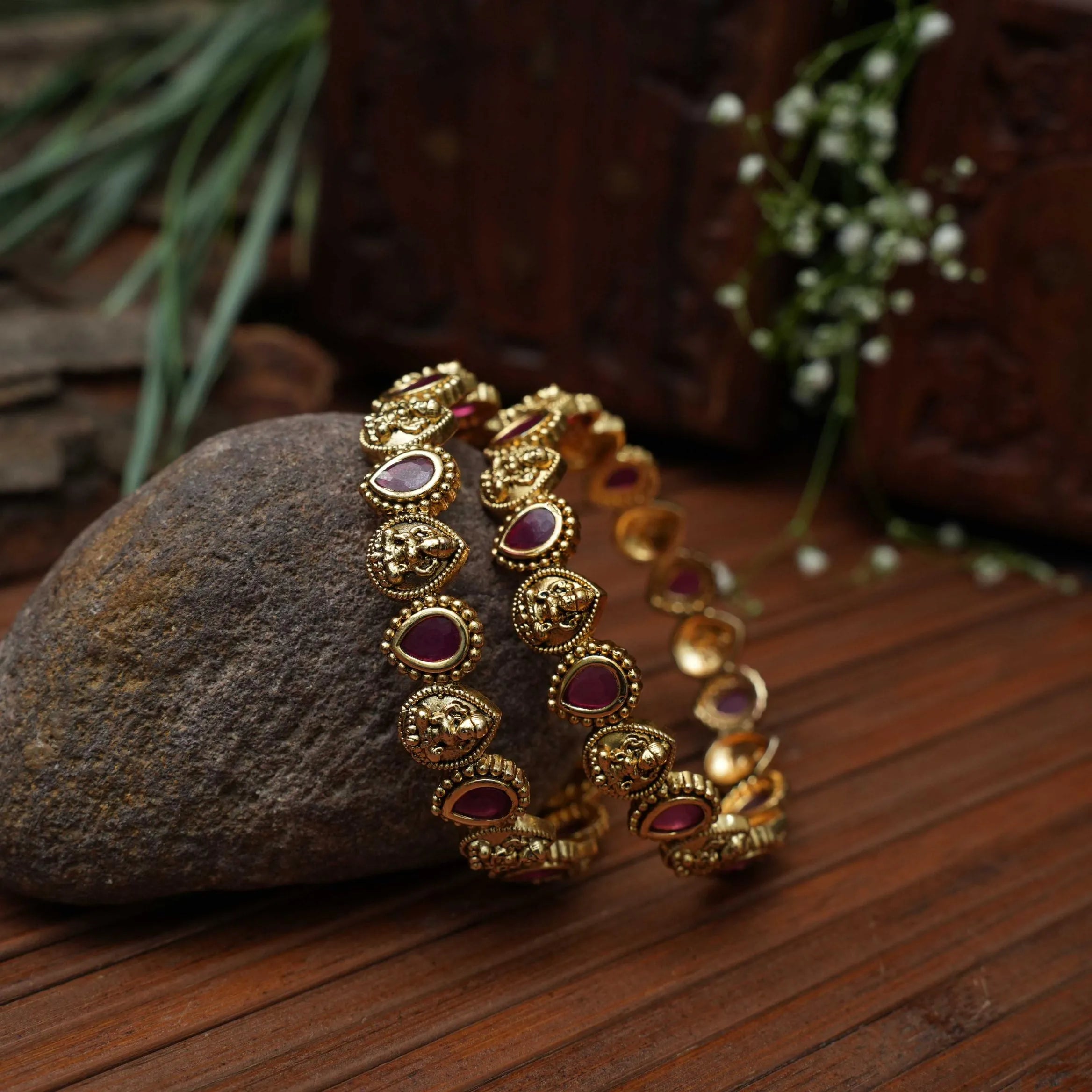 Sanika Antique Bangle - Red