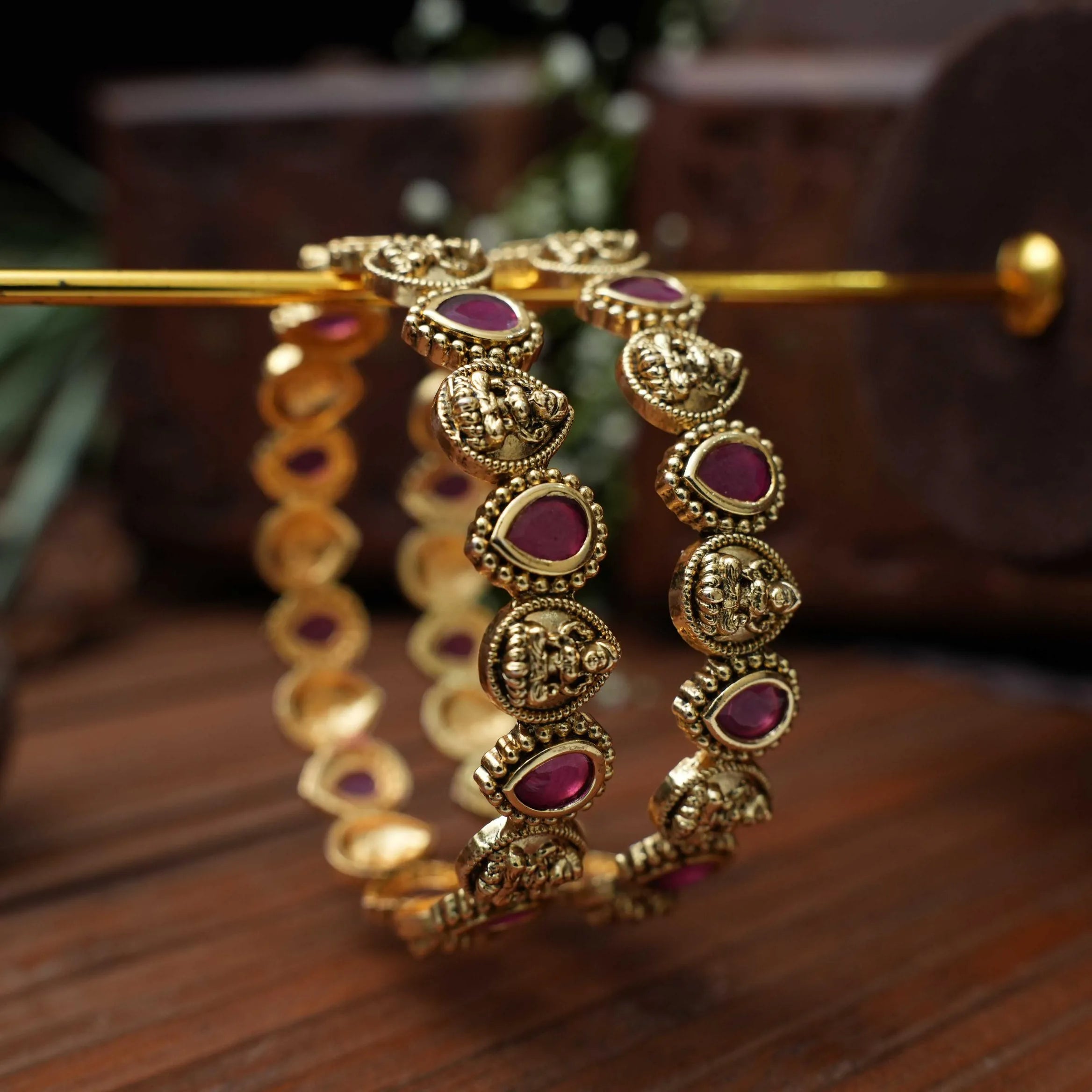 Sanika Antique Bangle - Red