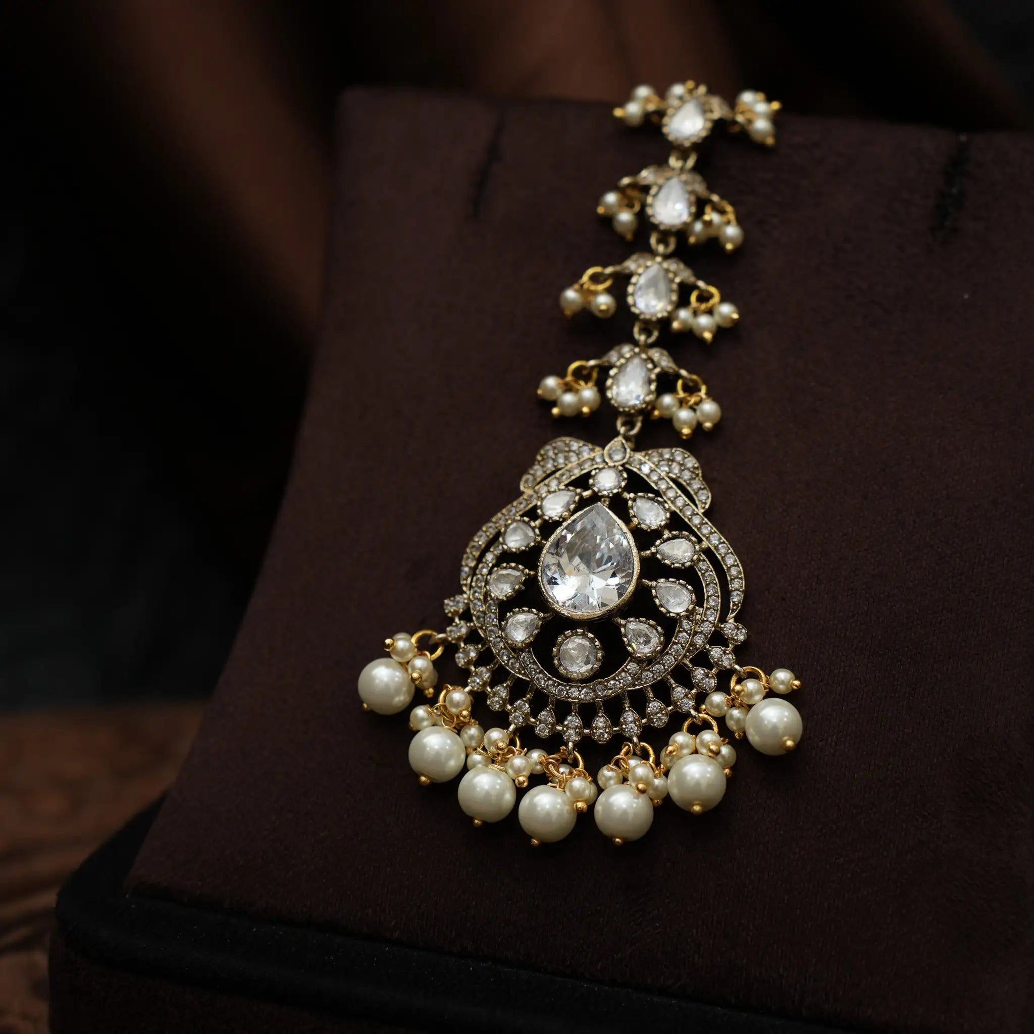 Sastika Victorian Tikka - White