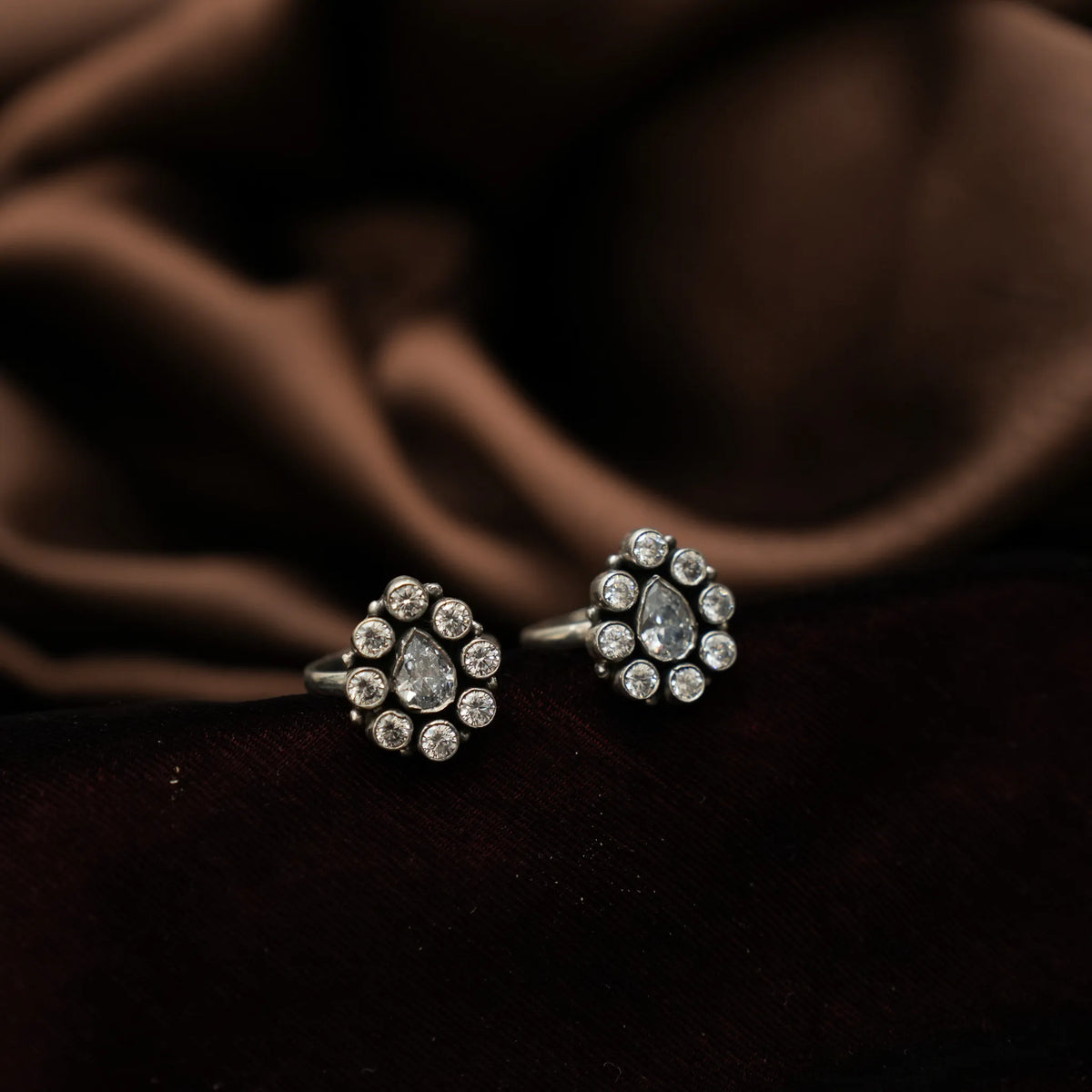 Satvika Silver Toe Ring - White