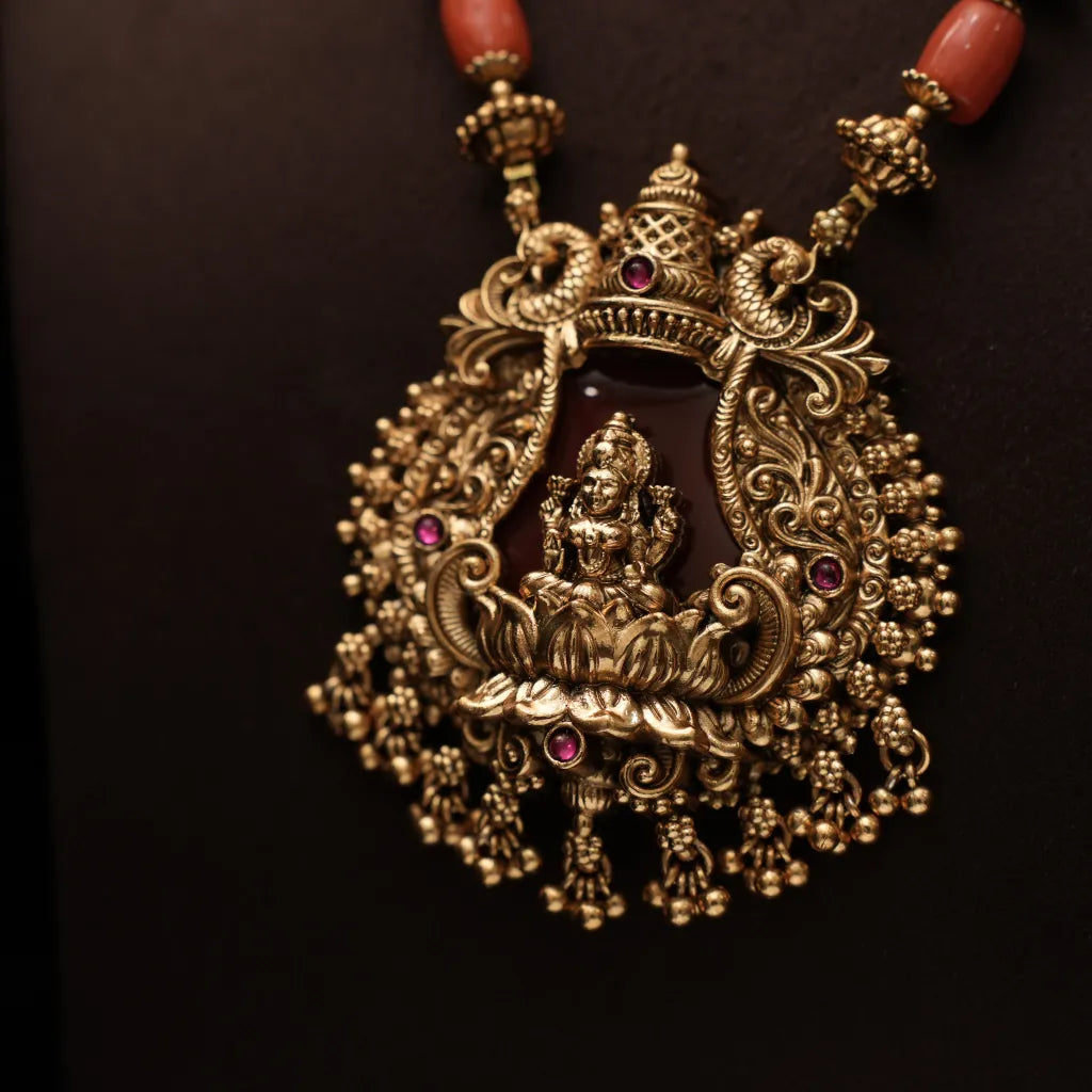 Shadya Antique Coral Necklace - Red