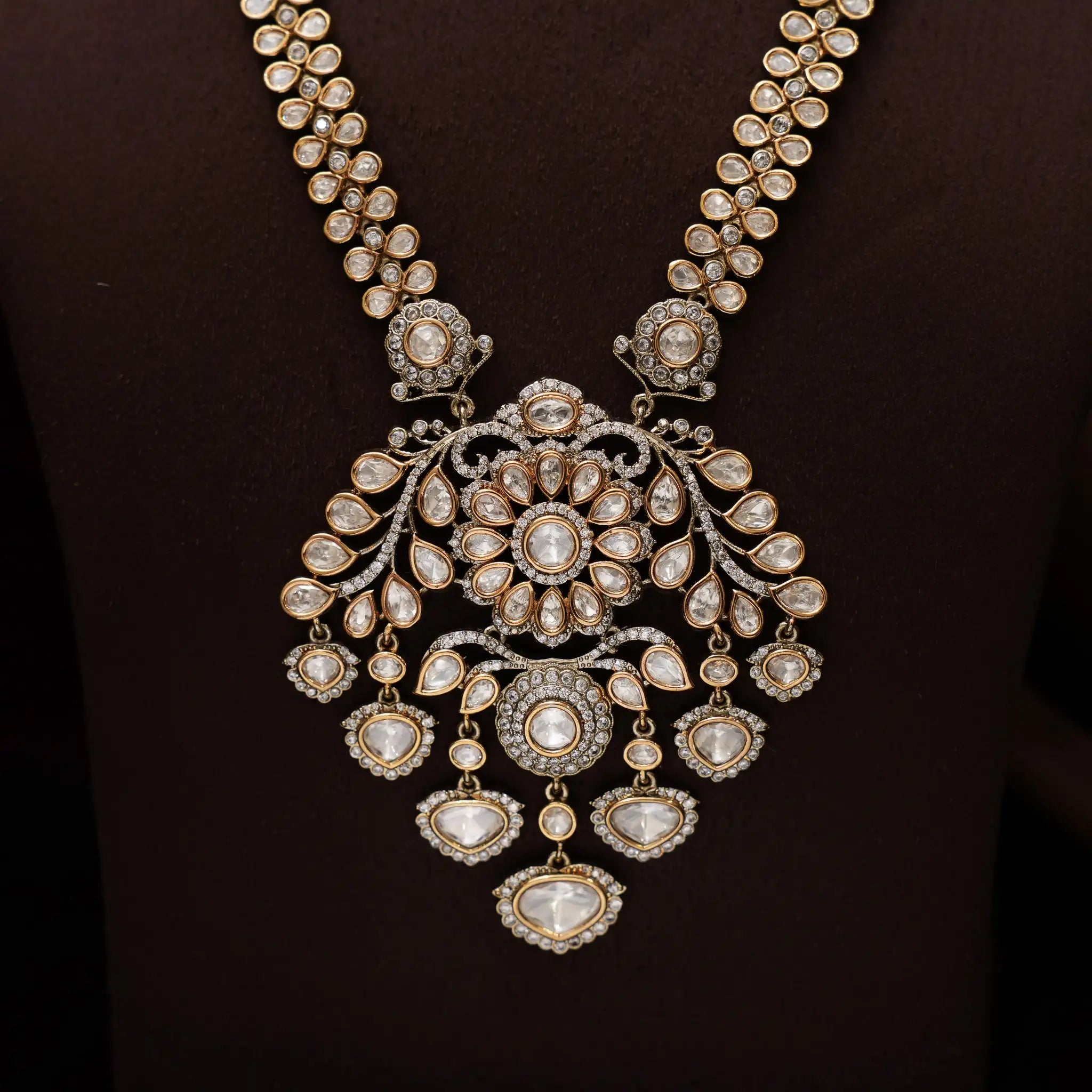 Sharanya Victorian Necklace - White