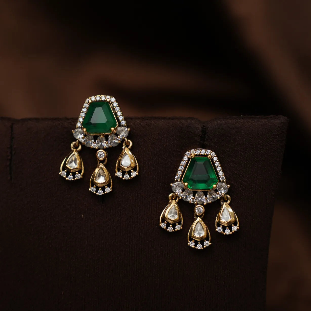 Tamia Victorian Kundan Necklace - Green & White