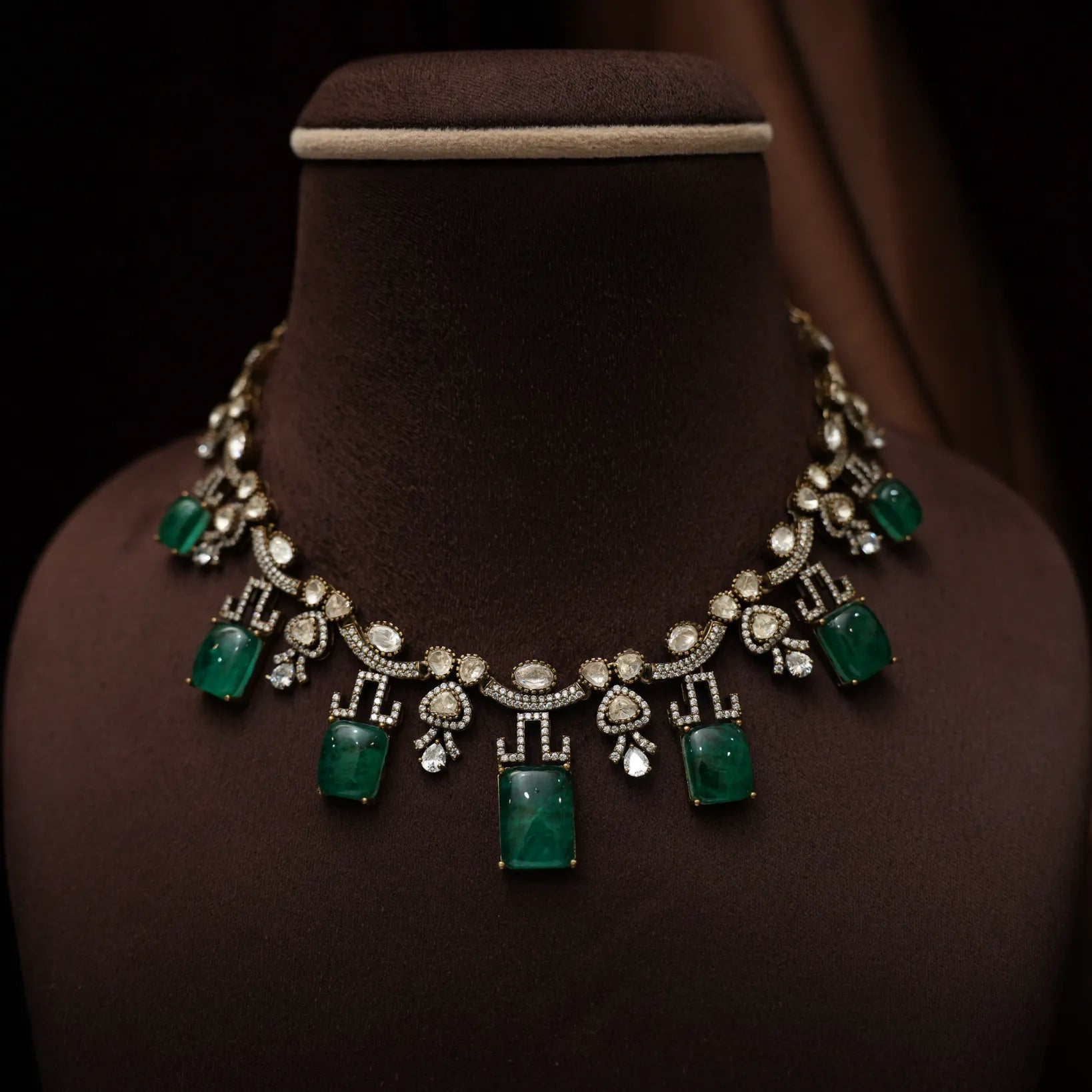 Tanuja Victorian Kundan Necklace