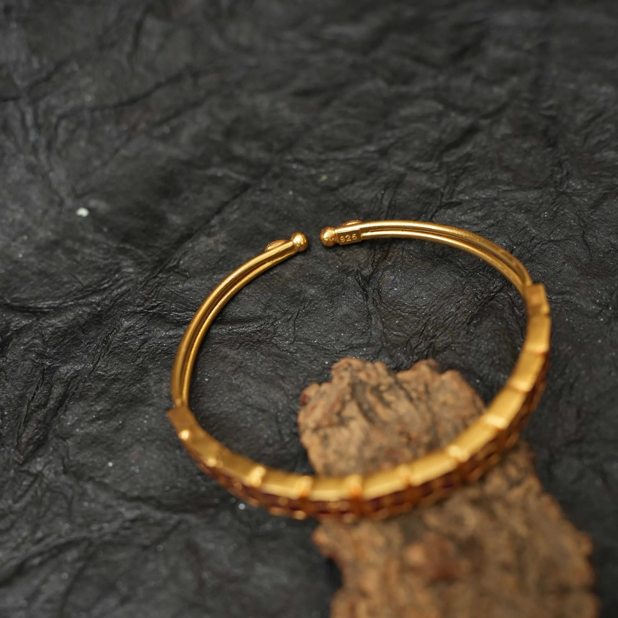 Vaidei Silver Bangle - Reddish Pink