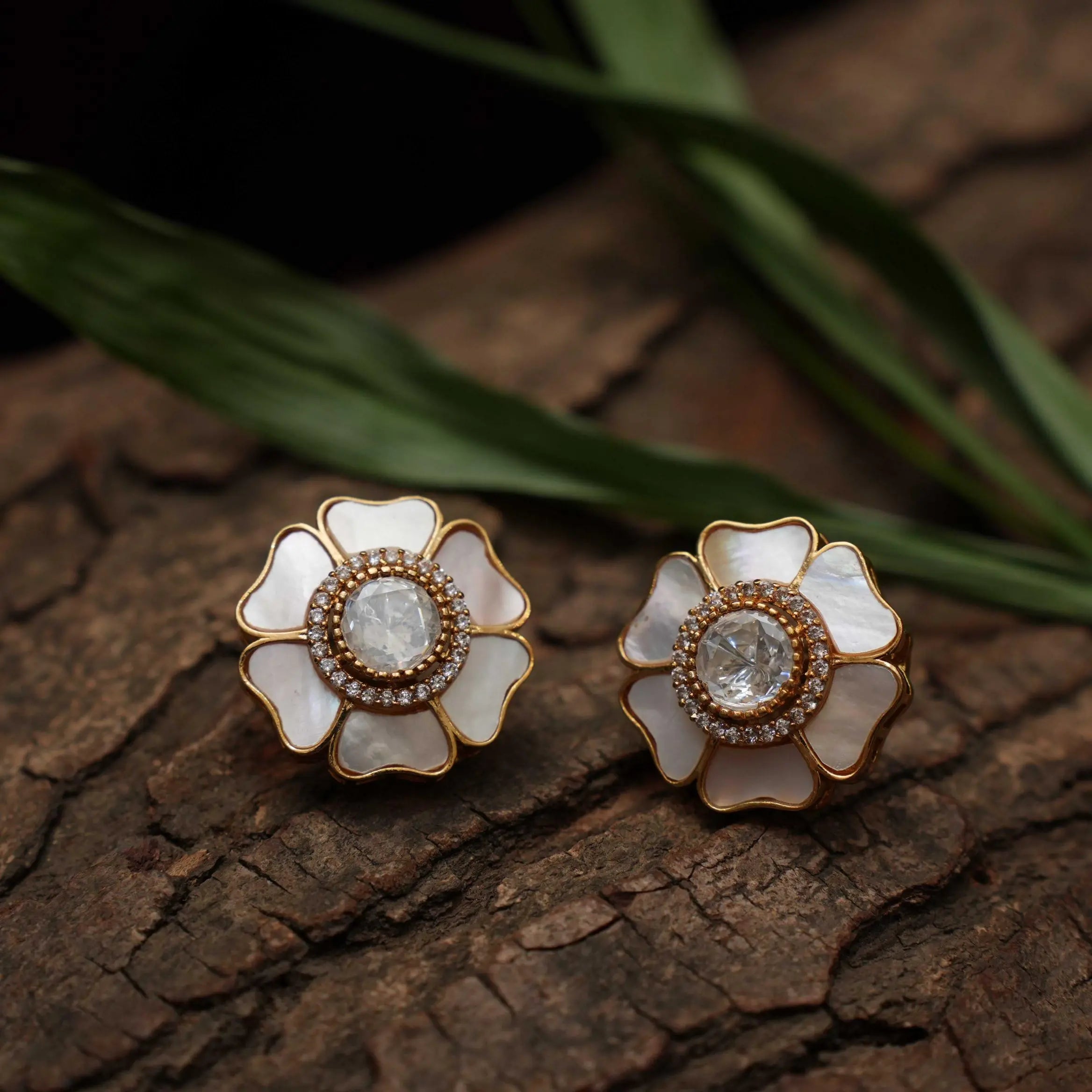 Vanya Polki Ear Stud - White