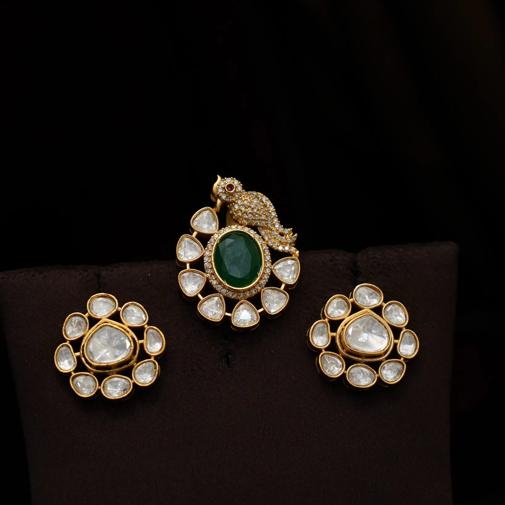 Vatsya Polki Pendant Set