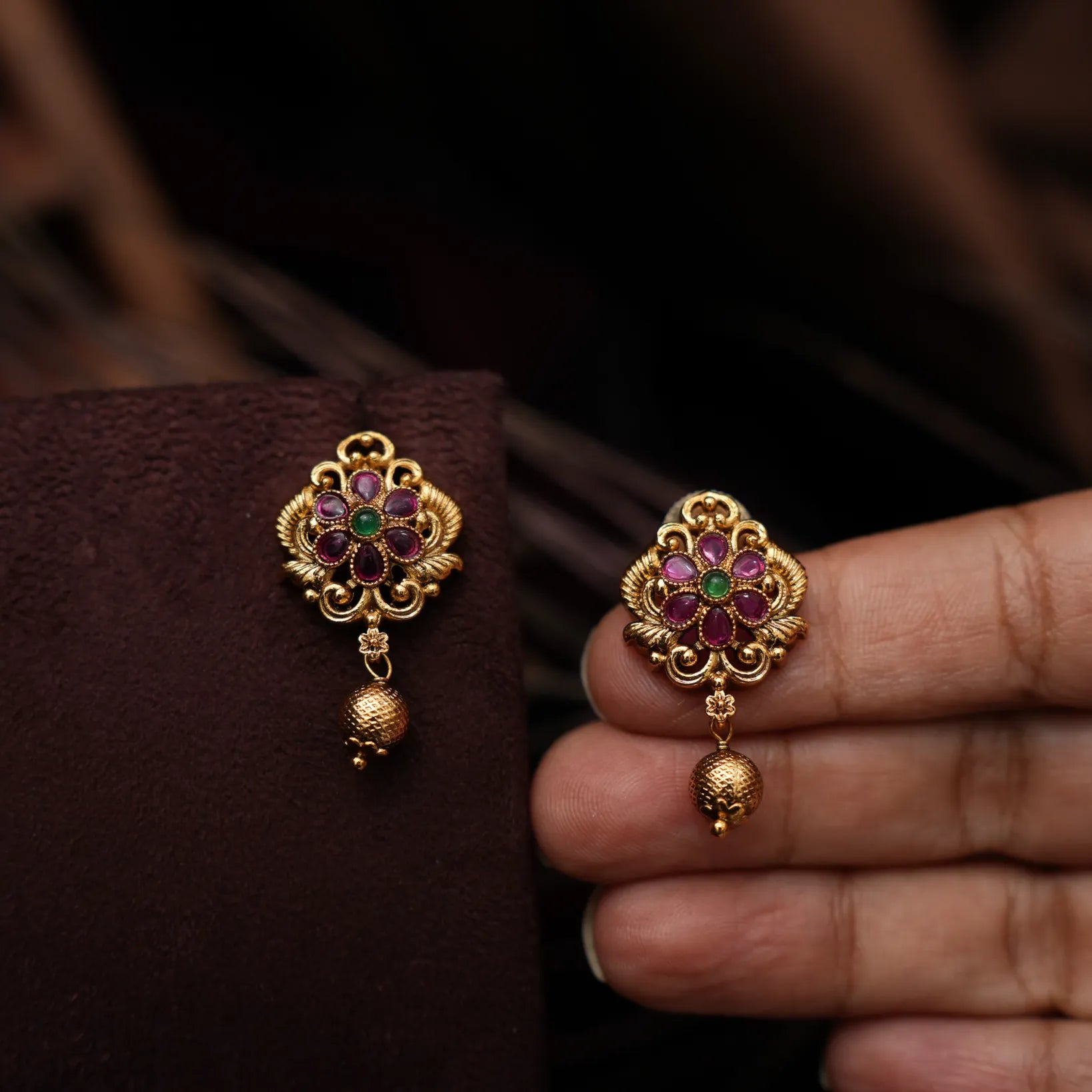 Veena Antique Ear Stud - Red & Green