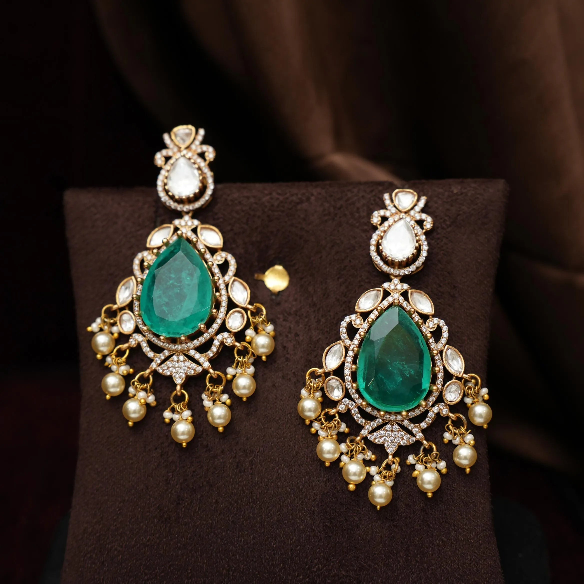 Vihanika Victorian Necklace