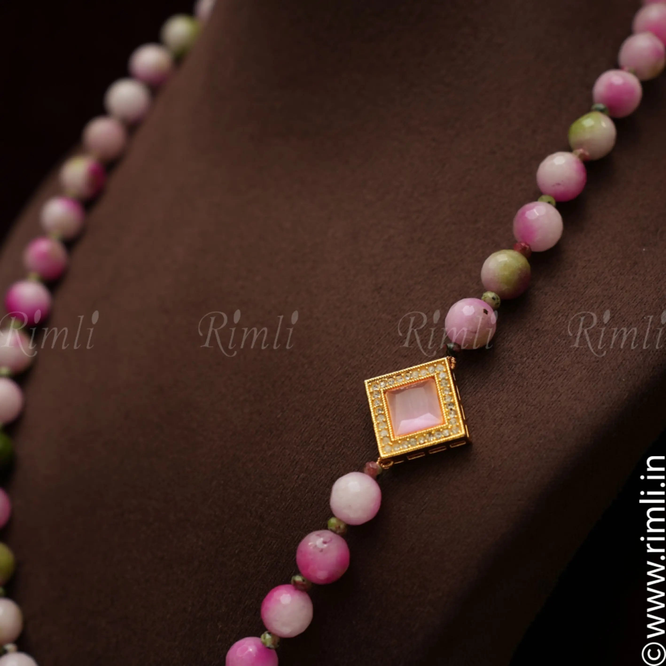 Metal Leaf Charm Pink Beaded Necklace – Myra Online