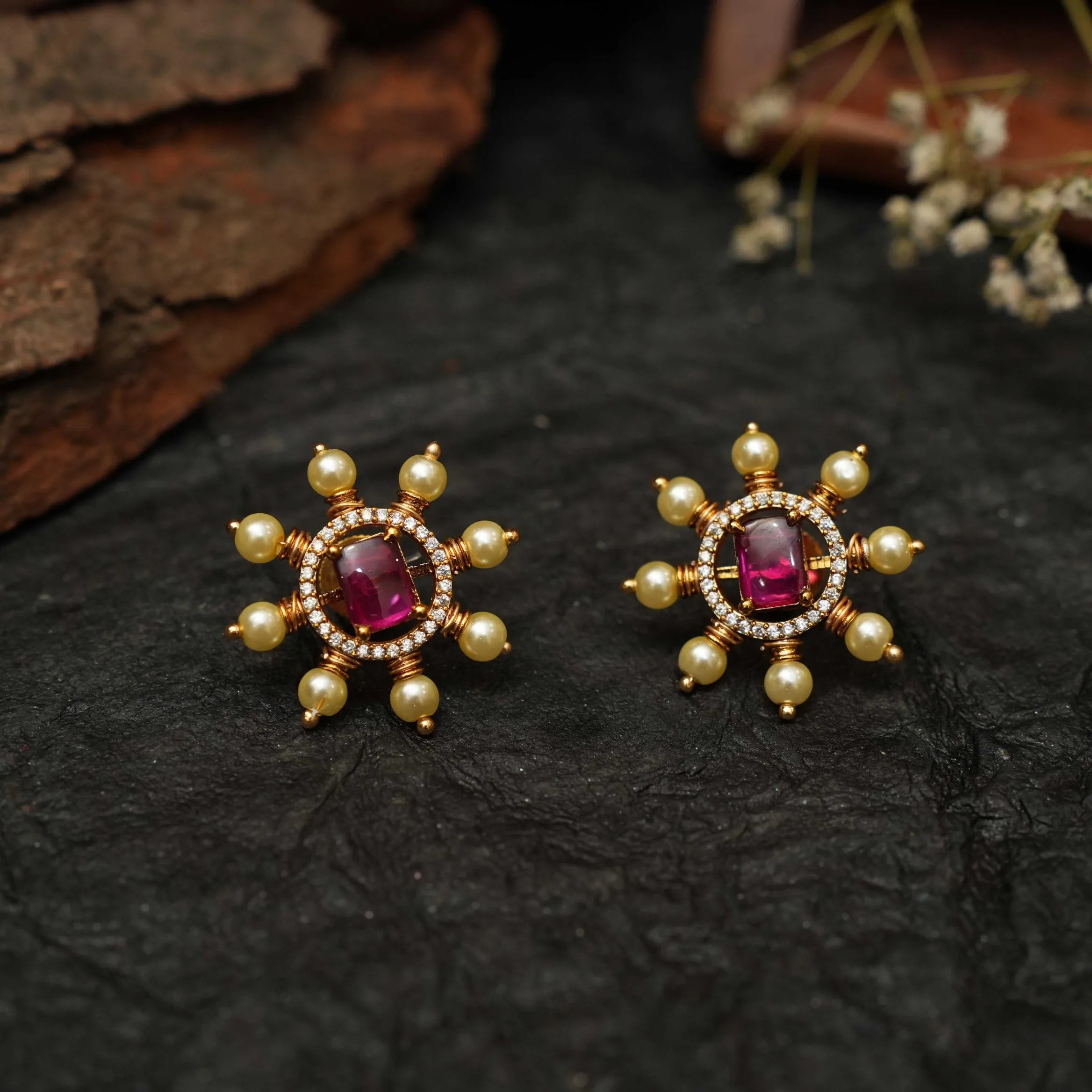 Ekiya Antique Ear Stud - Reddish Pink