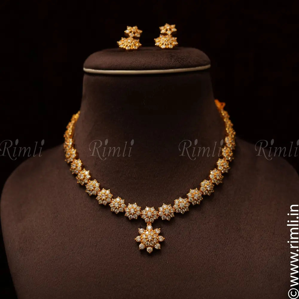 Juhi Silver Necklace